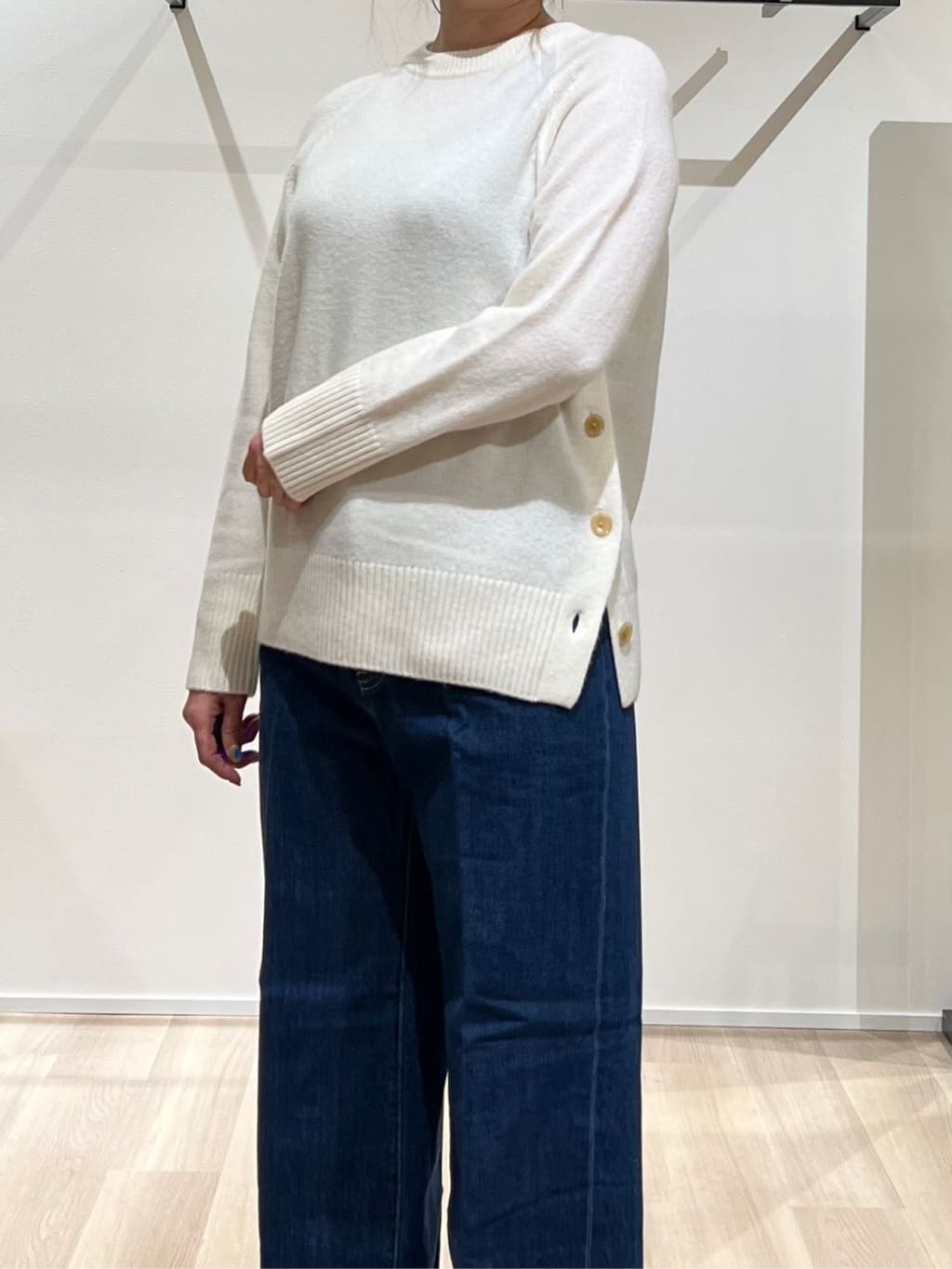 TOMOMIさんの「UNTITLED｜【重ね着もおすすめ/洗える】ウールカシミヤ クルーネックニット」を使ったコーディネート