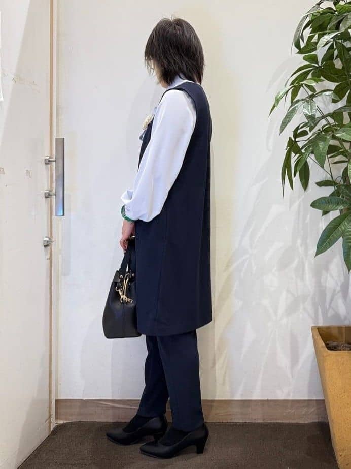 misakiさんの「SHOO･LA･RUE｜【洗濯機可/セットアップ可/S-3L】きちんと楽に。カットジョーゼット テーパードパンツ」を使ったコーディネート