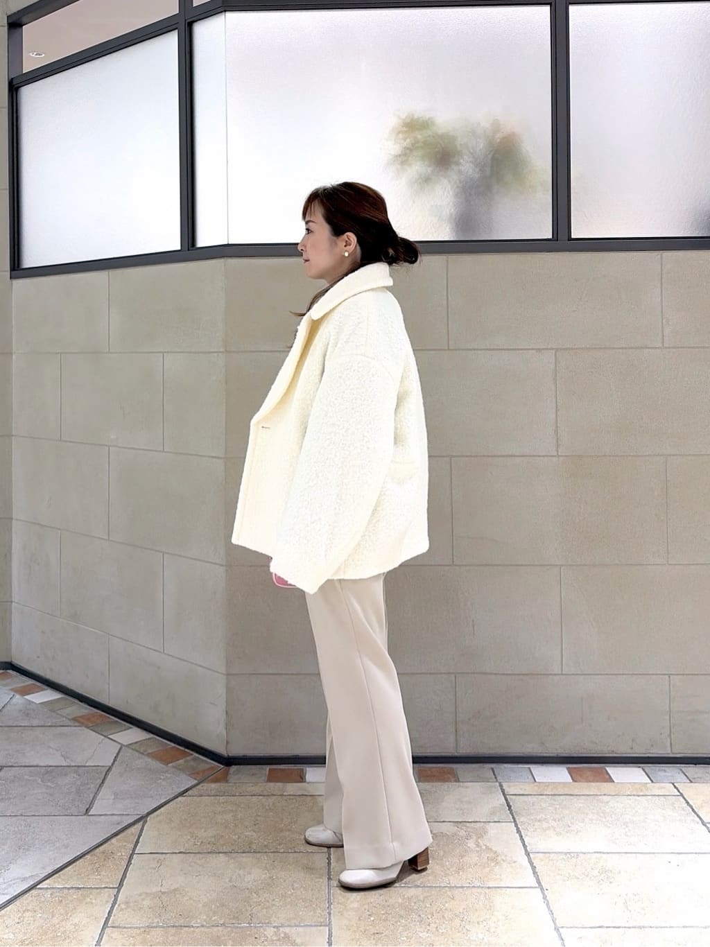 よねさんの「INDIVI｜Timeless｜ストレートフレアパンツ」を使ったコーディネート