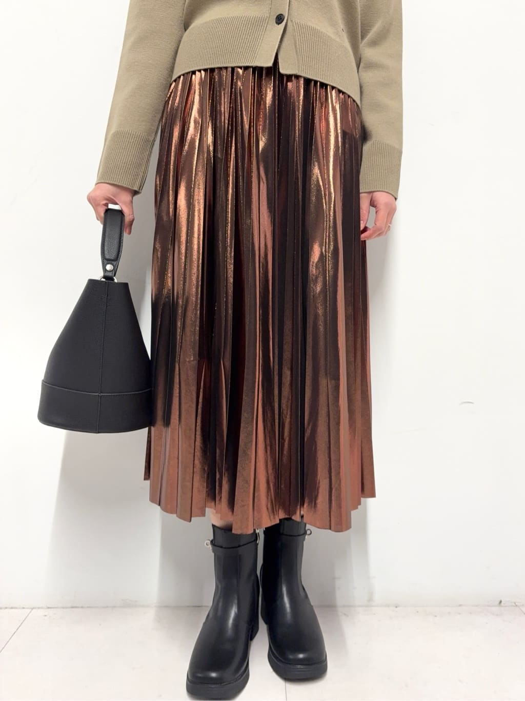 Nishijimaさんの「DRESSTERIOR｜◆ミラノリブカーディガン」を使ったコーディネート