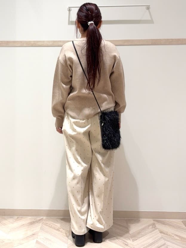 nanaさんの「SHOO･LA･RUE｜【洗濯機可/S-LL】もちもちタッチ スウェットライクロゴニット」を使ったコーディネート