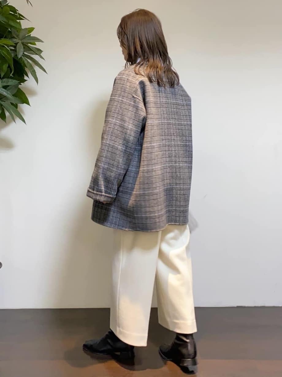 tomoさんの「UNTITLED｜【ウール100%/ウエスト後ろゴム】 クロップドワイドパンツ」を使ったコーディネート