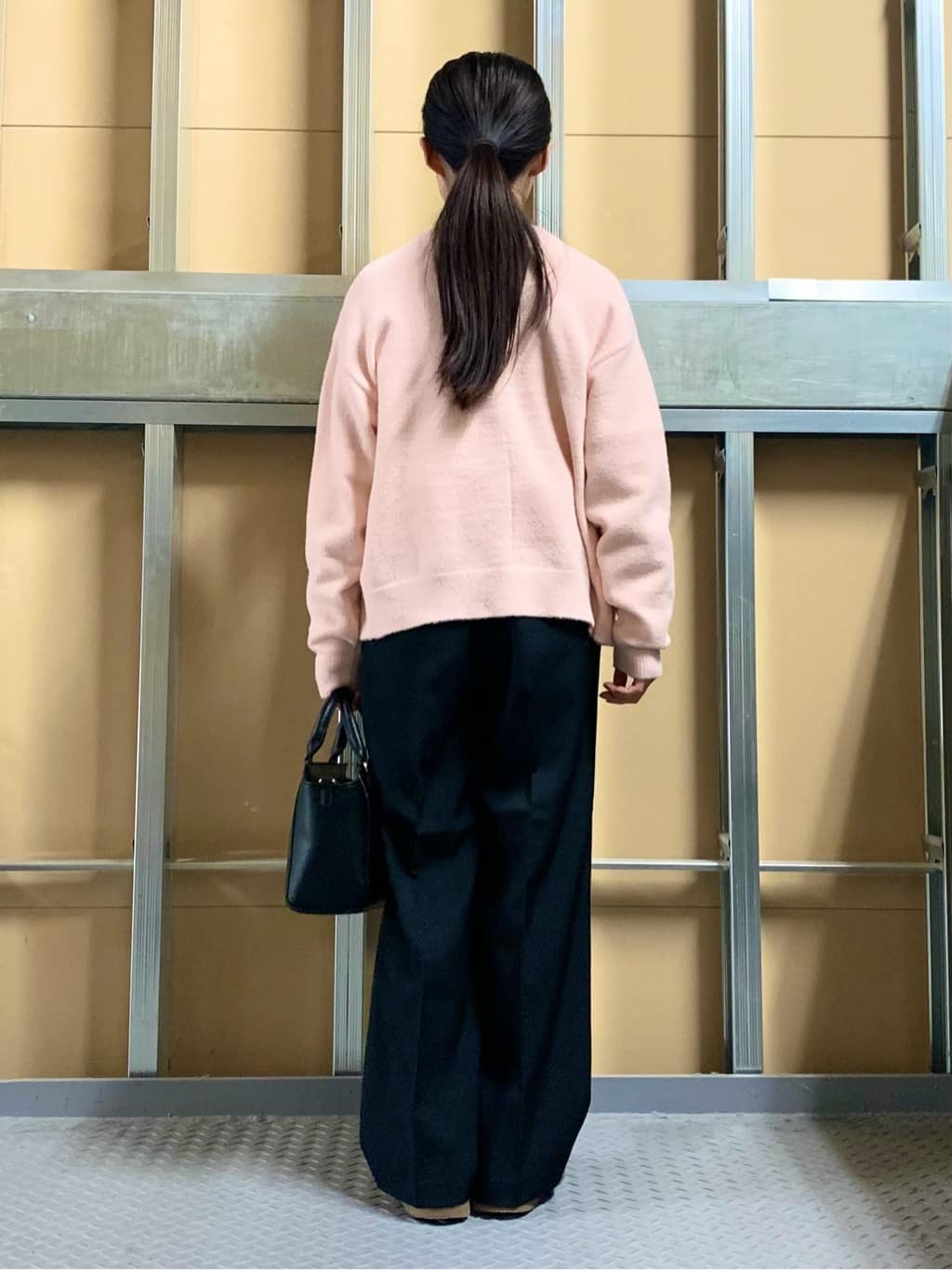 sahoさんの「THE SHOP TK｜ふわふわミニシャギー クルーネックカーディガン」を使ったコーディネート