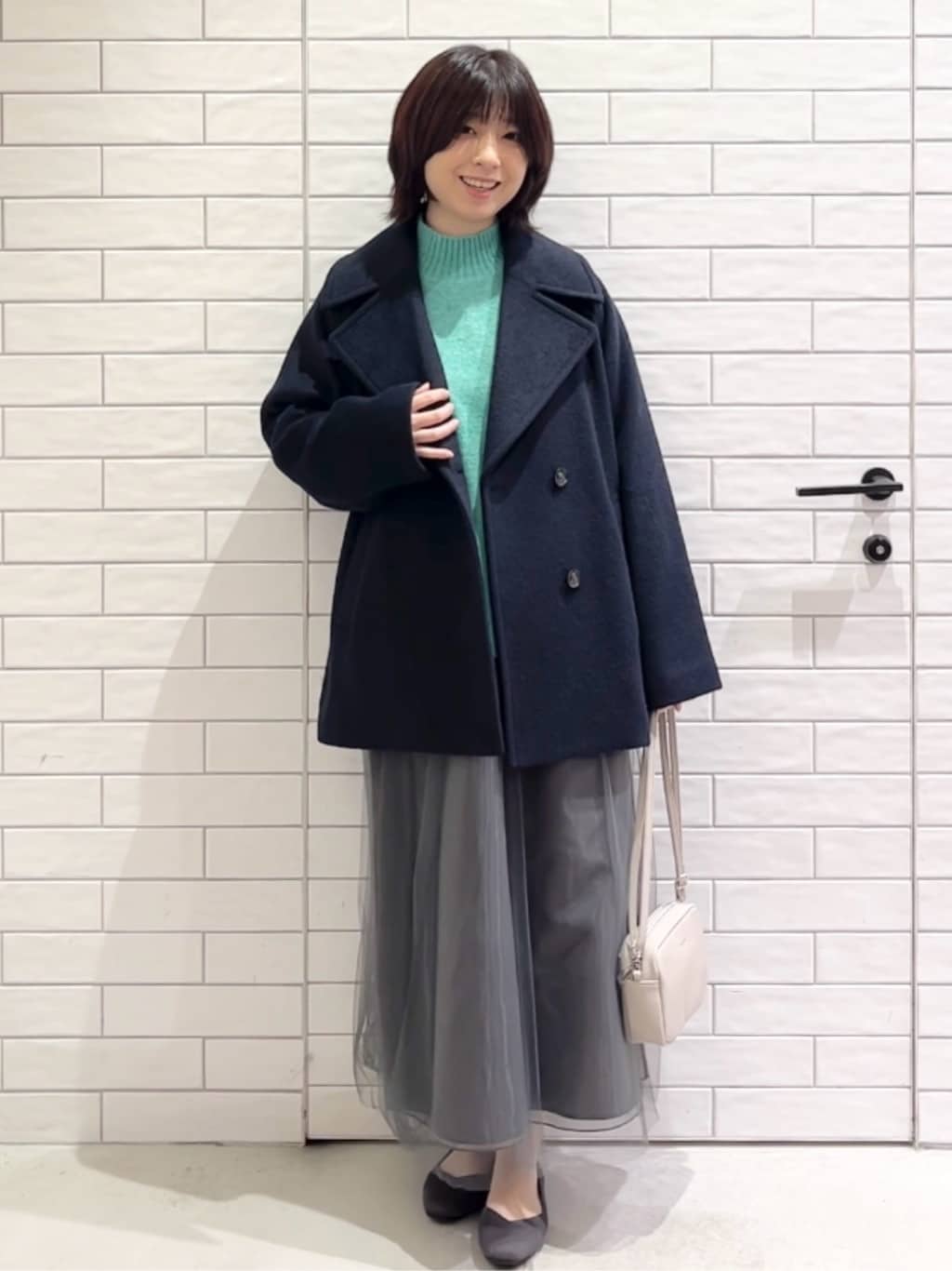 しおりさんの「OPAQUE.CLIP｜カシミヤブレンドウールミドルピーコート」を使ったコーディネート
