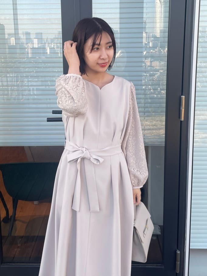 abeさんの「Couture brooch｜【ハレの日・通勤】レース袖タックフレアワンピース」を使ったコーディネート