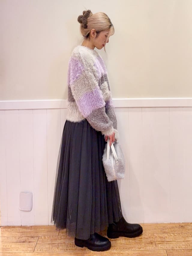 みりのさんの「SHOO･LA･RUE｜【選べる4柄】ふわふわ ロングフェザーニット」を使ったコーディネート