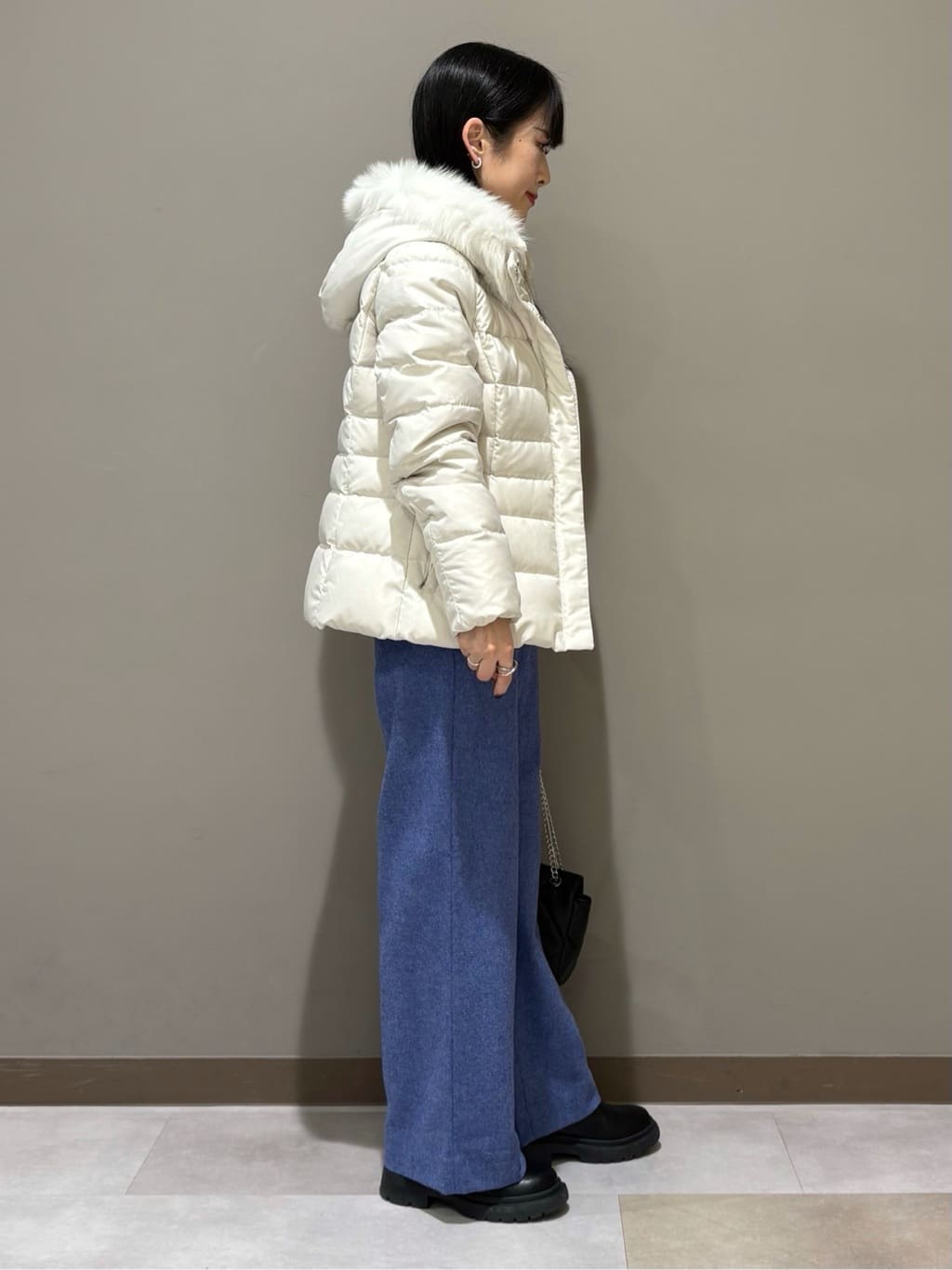 KEIKOさんの「INDIVI｜【名品／撥水／抗菌防臭】ショート丈リサイクルダウンコート」を使ったコーディネート