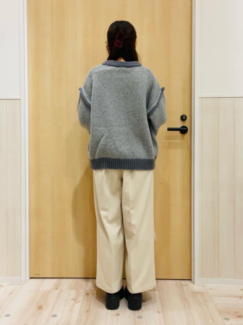 minamiさんの「SHOO･LA･RUE｜【S-LL】配色デザインがポイント ざっくり編みゆるニット」を使ったコーディネート