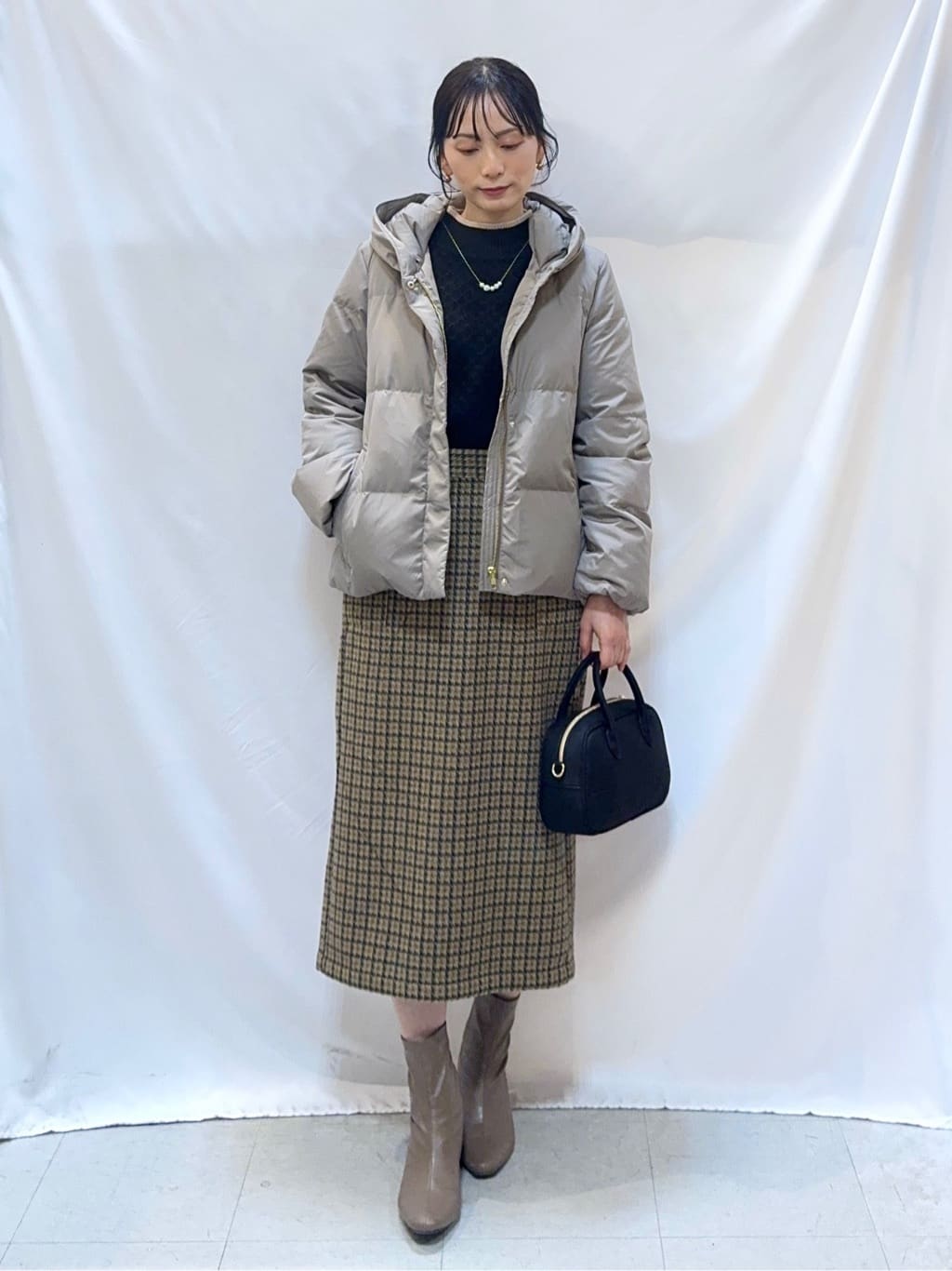 𝐇𝐢𝐫𝐨𝐦𝐢さんの「SHOO･LA･RUE｜【撥水/洗える】ショートフーディーダウン」を使ったコーディネート