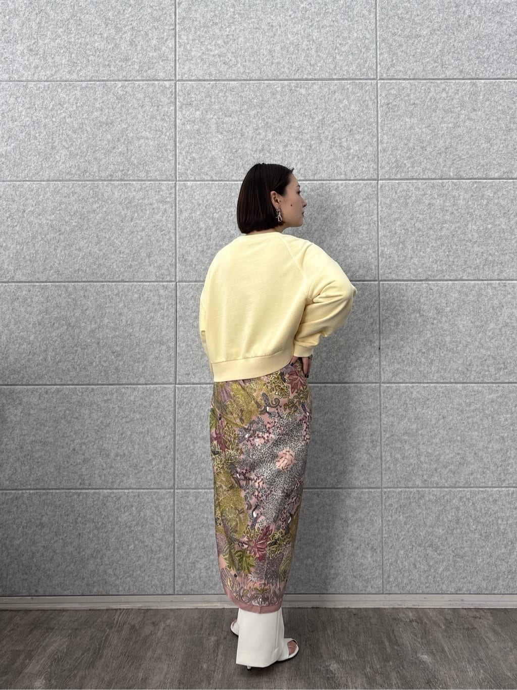 ayanoさんの「INDIVI｜ワイドスリーブカラースウェット」を使ったコーディネート