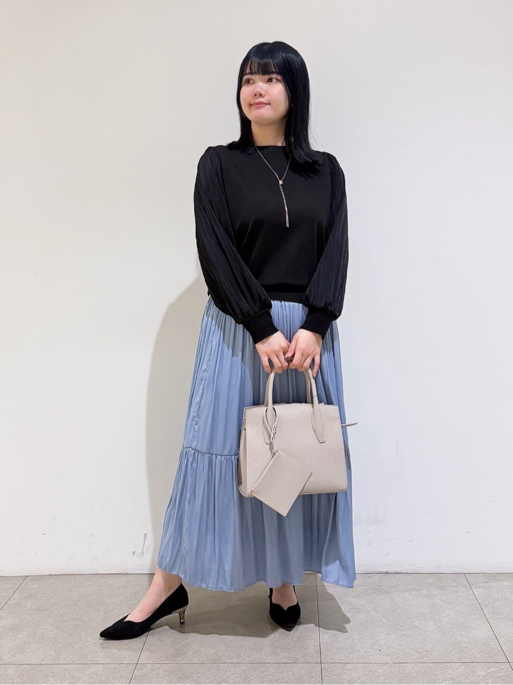 emikaさんの「INDIVI｜【洗える／華やか】袖プリーツニット」を使ったコーディネート