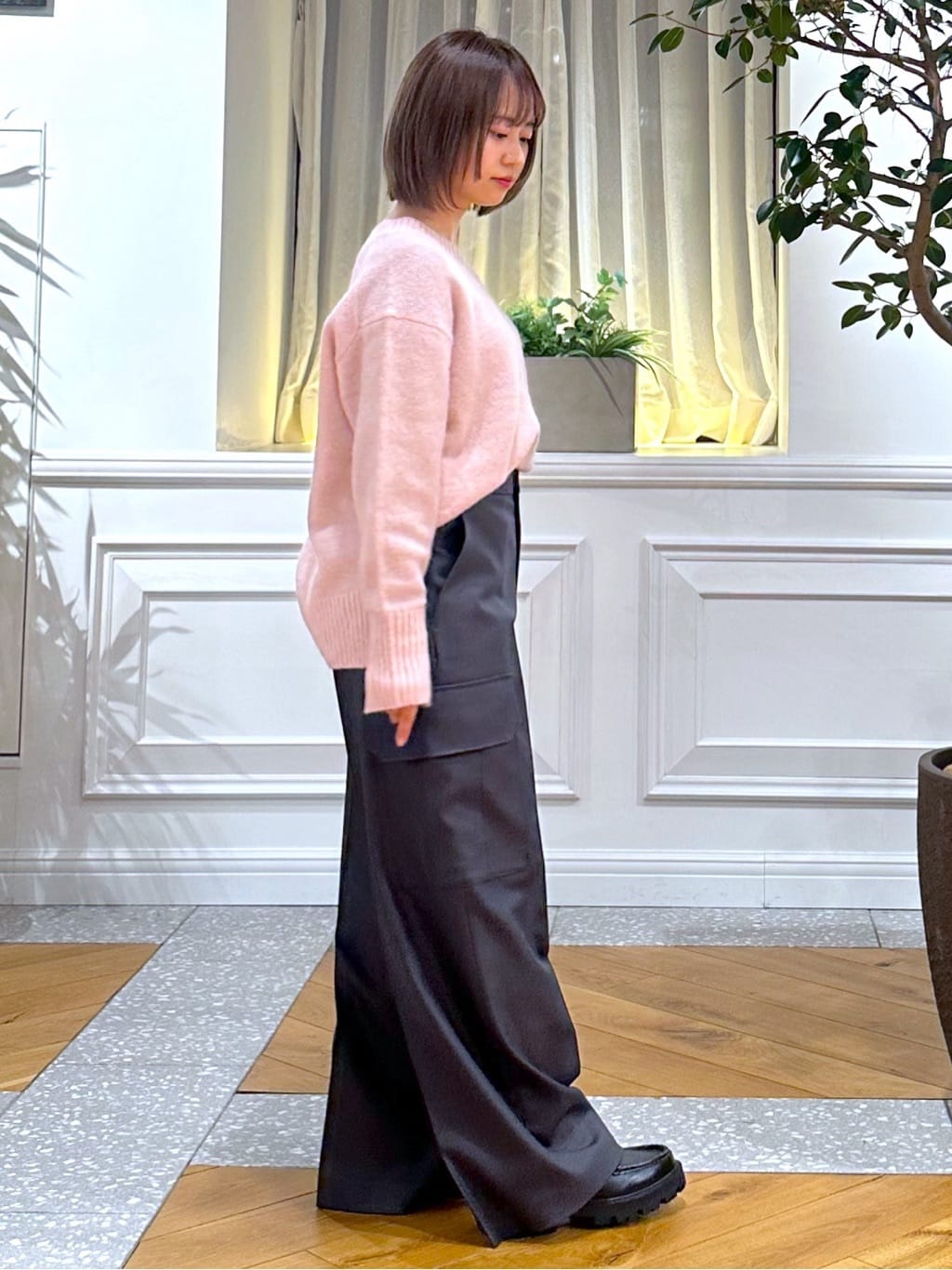 なべこさんの「DRESSTERIOR｜アルパカブレンドVネックニット」を使ったコーディネート