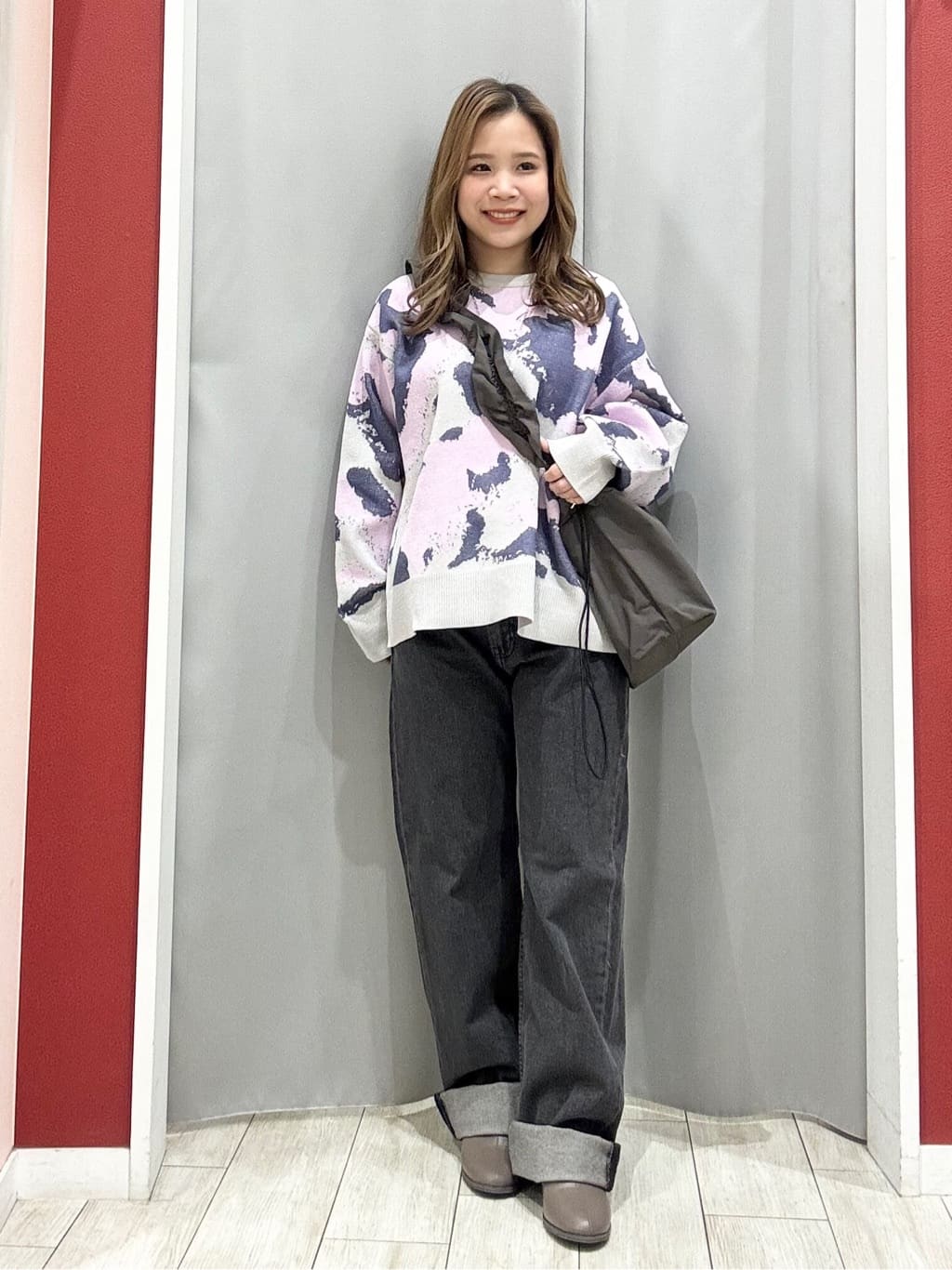 shioさんの「SHOO･LA･RUE｜【洗濯機可/S-LL】1枚で華やかに ラメ入りニュアンス柄ニット」を使ったコーディネート