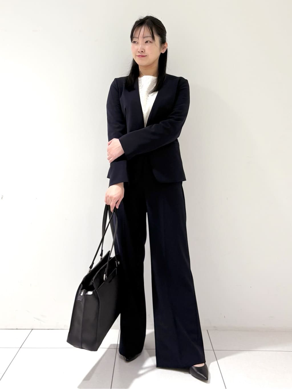 momokoさんの「INDIVI｜【通勤スーツ／洗える】ストレッチカラーレスジャケット」を使ったコーディネート