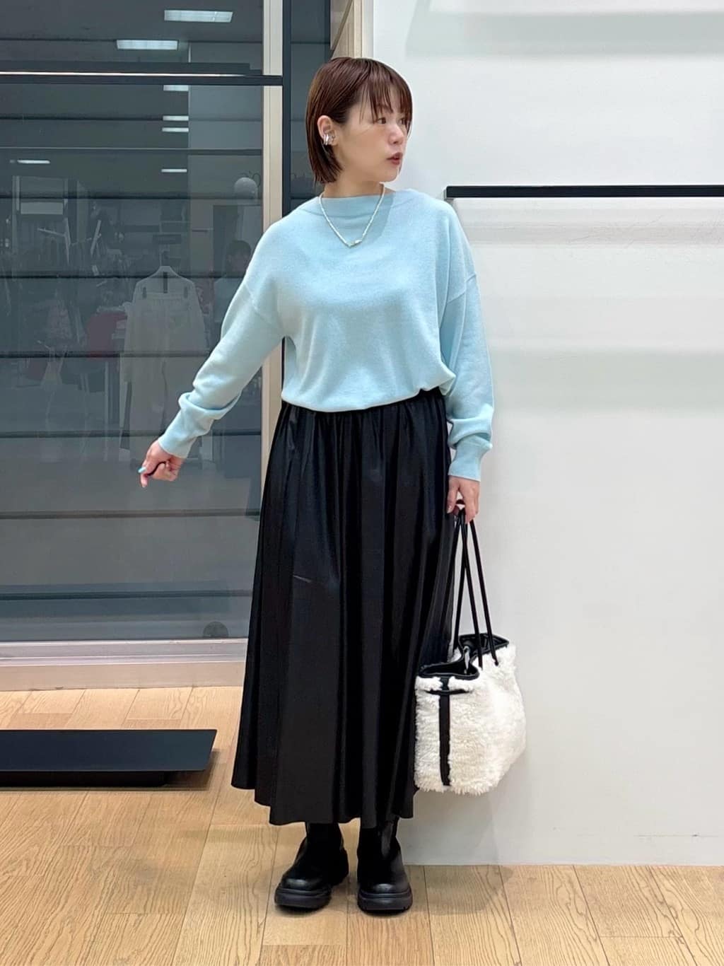asamiさんの「INDIVI｜【洗える／カシミヤ混】ボトルネック ドルマンスリーブニット」を使ったコーディネート
