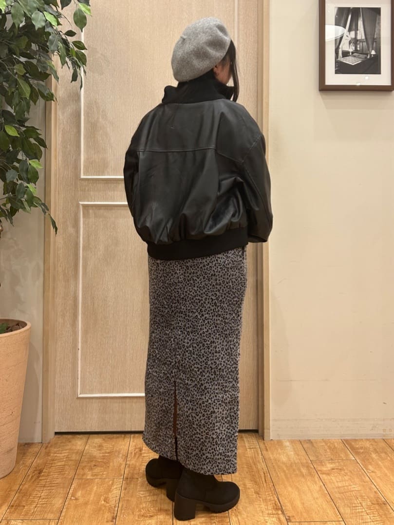 ちょたさんの「SHOO･LA･RUE｜【あったか/洗濯機可/S-LL】主役になる 両面起毛 ベロアレオパード柄スカート」を使ったコーディネート