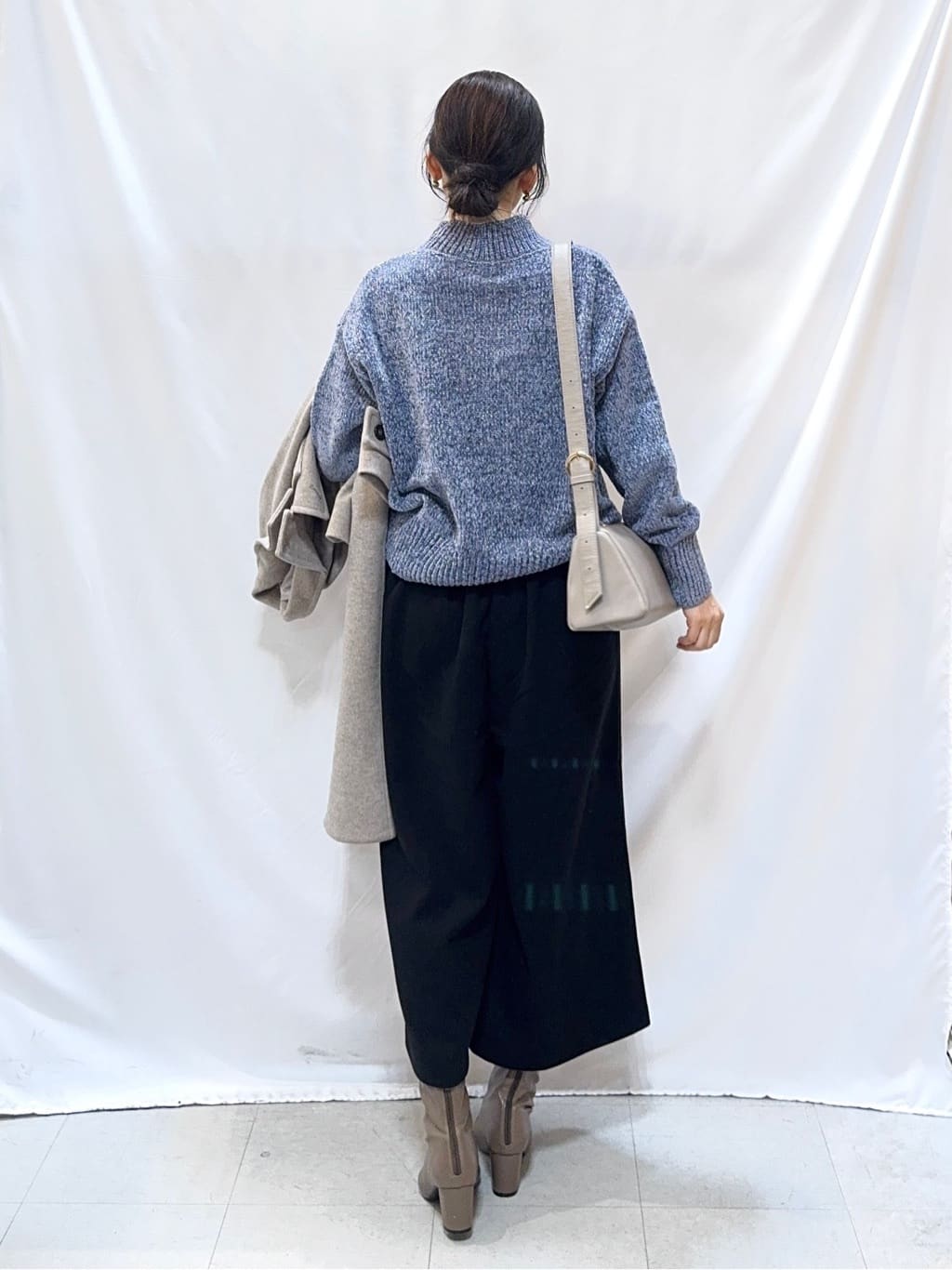 𝐇𝐢𝐫𝐨𝐦𝐢さんの「SHOO･LA･RUE｜【高レビュー】ウエストゴムで穿きやすい　ガウチョパンツ」を使ったコーディネート