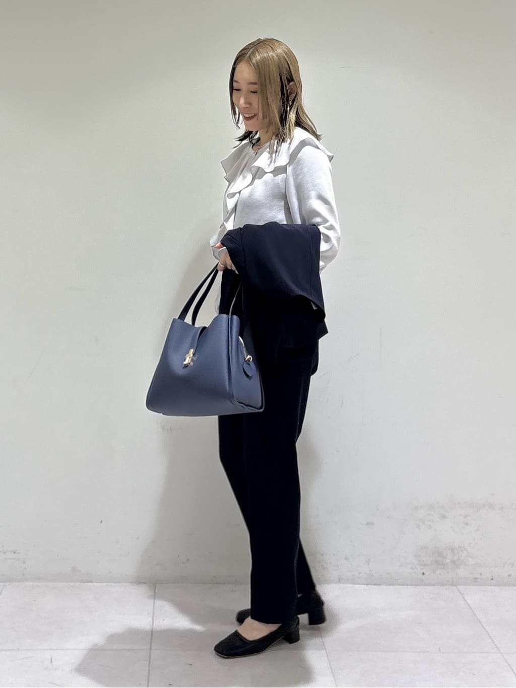 kotakiさんの「INDIVI｜【洗える】ラッフルサテンブラウス」を使ったコーディネート
