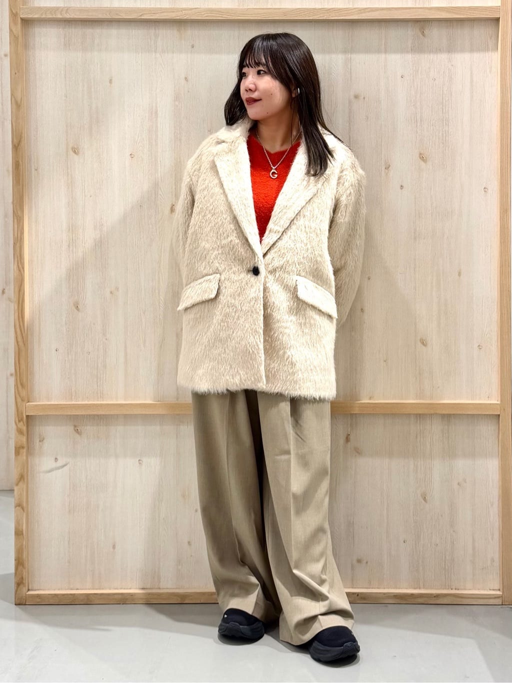 nanaさんの「THE SHOP TK｜纏うだけで大人上品 シャギーチェスターハーフコート」を使ったコーディネート