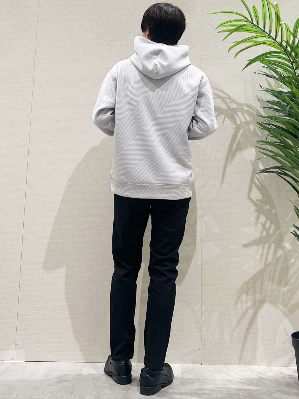 SHI-MAさんの「THE SHOP TK｜【さりげない表情が、品よく映える。】ふくれジャカードパーカ」を使ったコーディネート