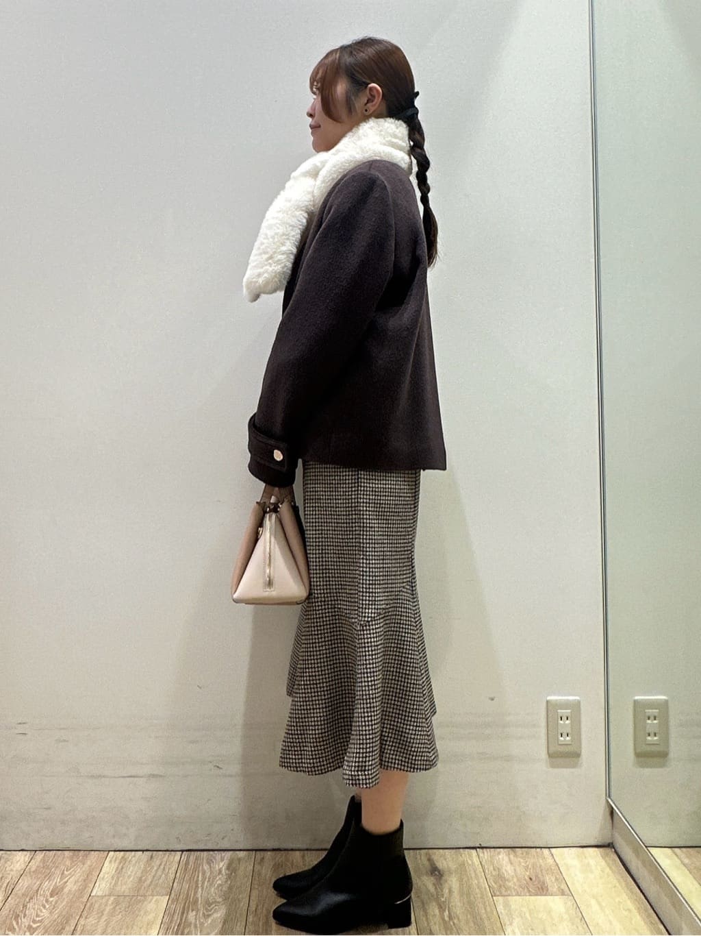 MOMOさんの「index｜ノーカラーショートコート」を使ったコーディネート