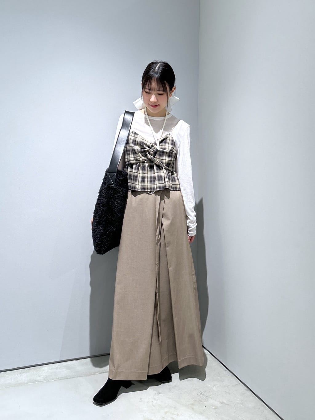 Renoさんの「INDIVI｜オンブレチェックビスチェ」を使ったコーディネート