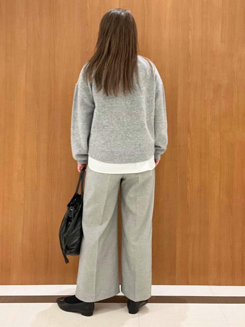 Hiroさんの「Reflect｜【選べる5色／ゆったりシルエット】Vネックスパンコールニット」を使ったコーディネート
