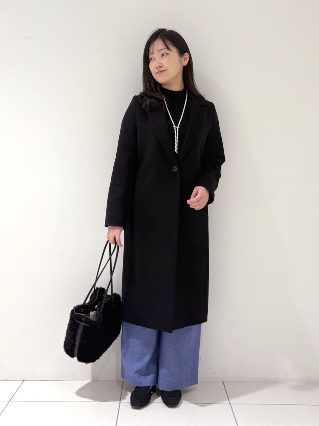 momokoさんの「INDIVI｜【名品コート／日本製】ウール100％チェスターコート」を使ったコーディネート