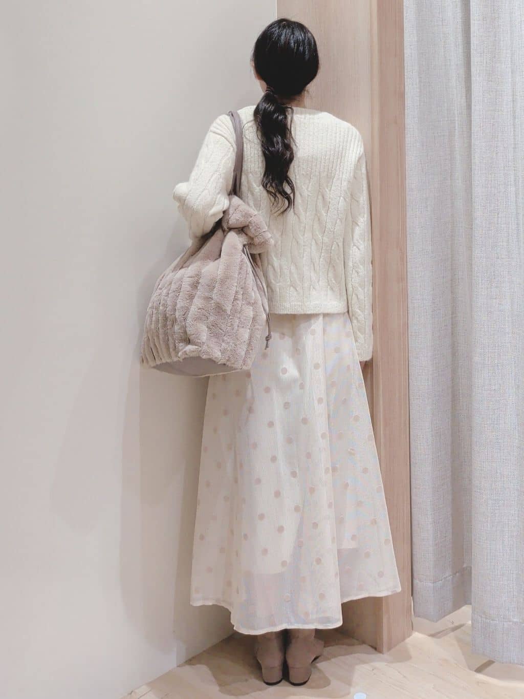 Yuiさんの「grove｜甘さを抑えて、品よく華やぐ　メッシュフロッキードットスカート」を使ったコーディネート