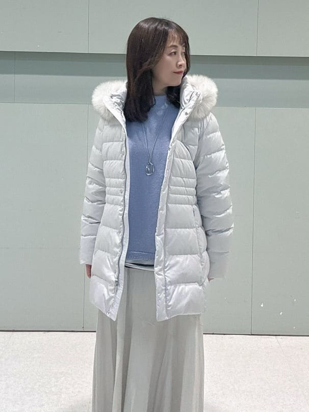 makiさんの「UNTITLED｜【はっ水機能/フード取り外し可】ミディダウンコート」を使ったコーディネート