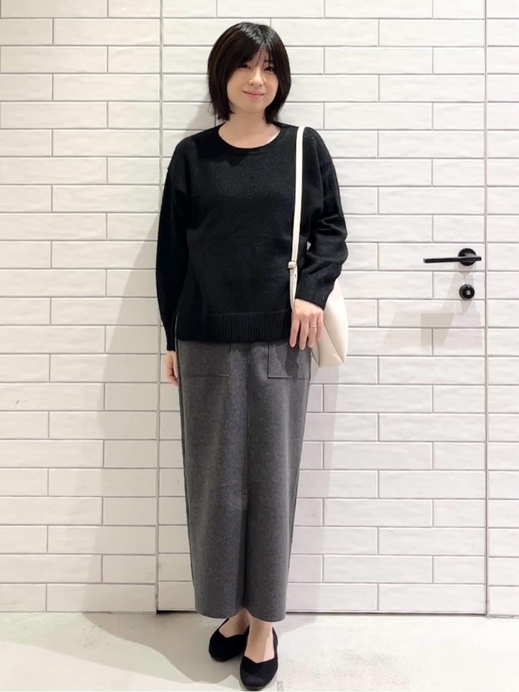 しおりさんの「OPAQUE.CLIP｜リラクシークルーネックニット【洗濯機OK】」を使ったコーディネート