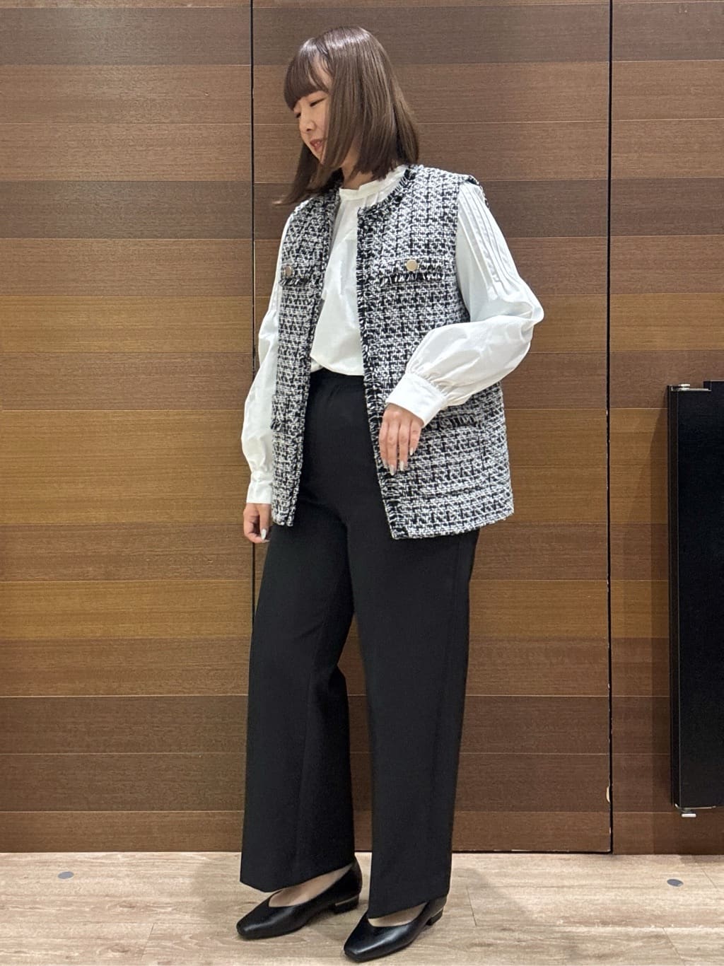 yumeさんの「OPAQUE.CLIP｜《通勤対応》ツイードジレ【洗える】」を使ったコーディネート