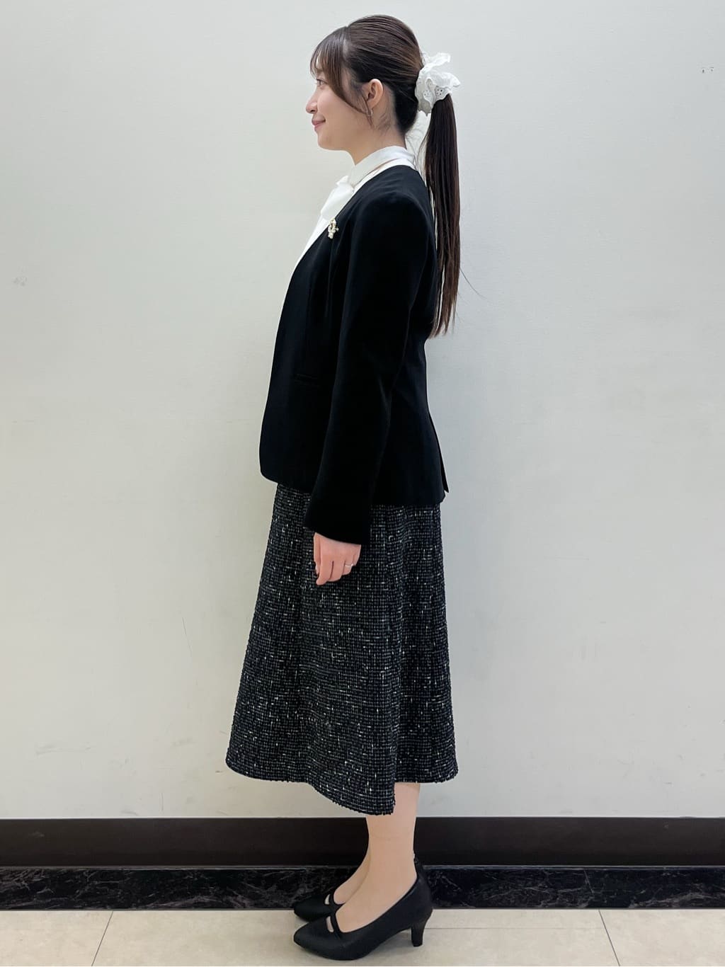 mikikoさんの「Reflect｜【通勤／ボウタイ取り外し可】ボウタイ付きバンドカラーブラウス」を使ったコーディネート