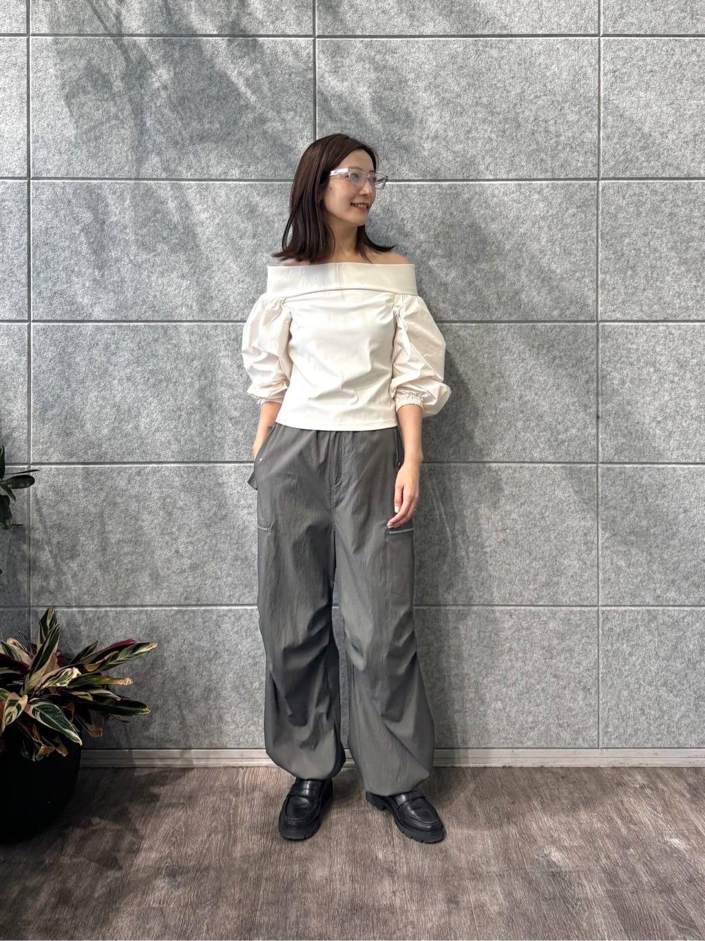 uchi__yamaさんの「CODE A｜puff glow off top」を使ったコーディネート