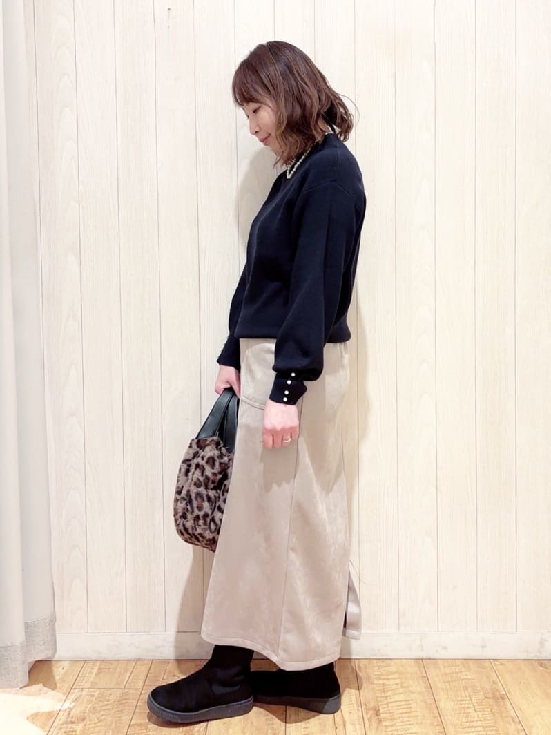 あいこさんの「SHOO･LA･RUE｜【毛玉になりにくい/洗濯機可/S-LL】お袖パールの上品ニット」を使ったコーディネート