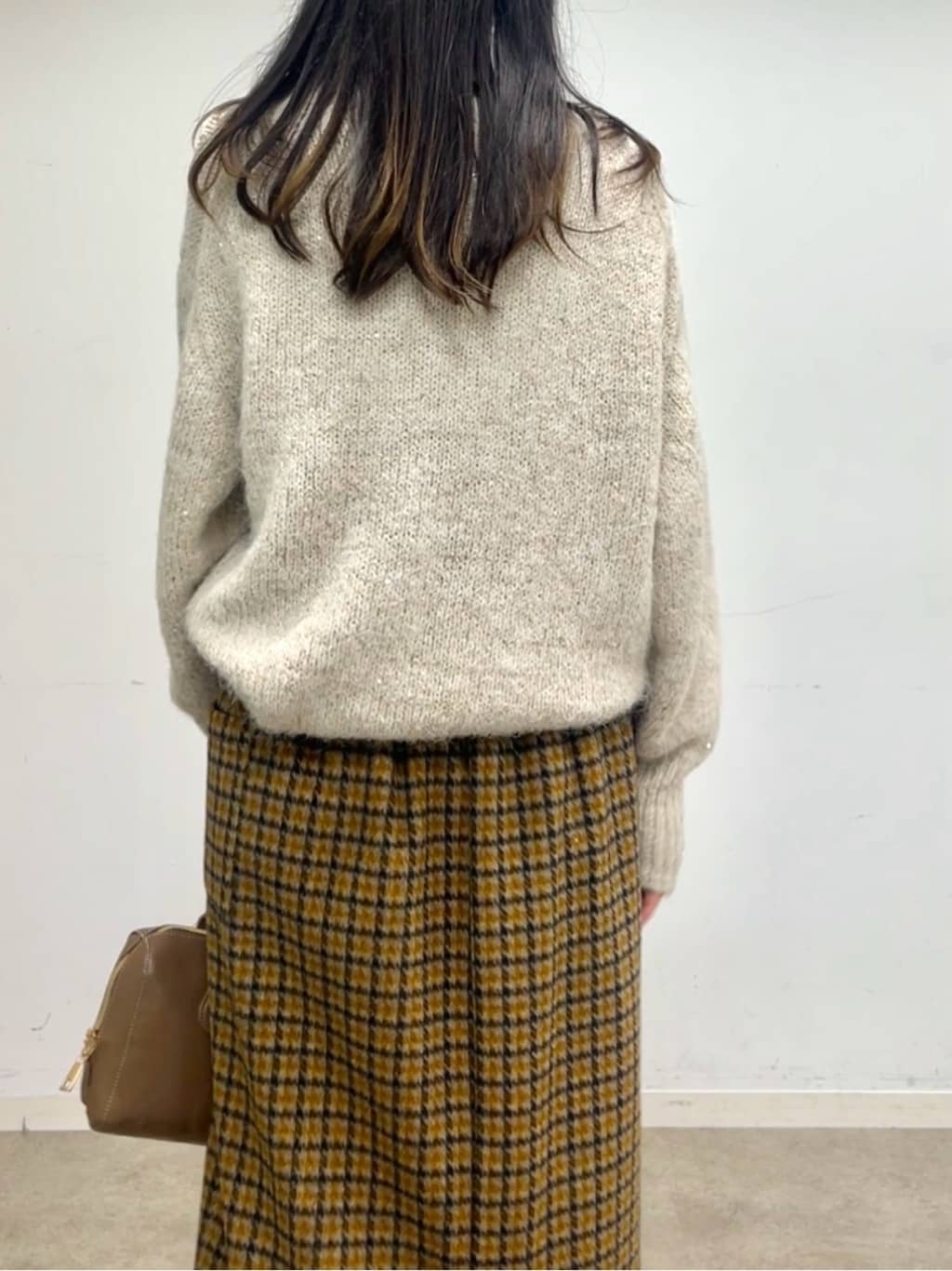 cotaniさんの「SHOO･LA･RUE｜【洗濯機可/S-LL】上品にキラリと華やぐ スパンコールニット」を使ったコーディネート
