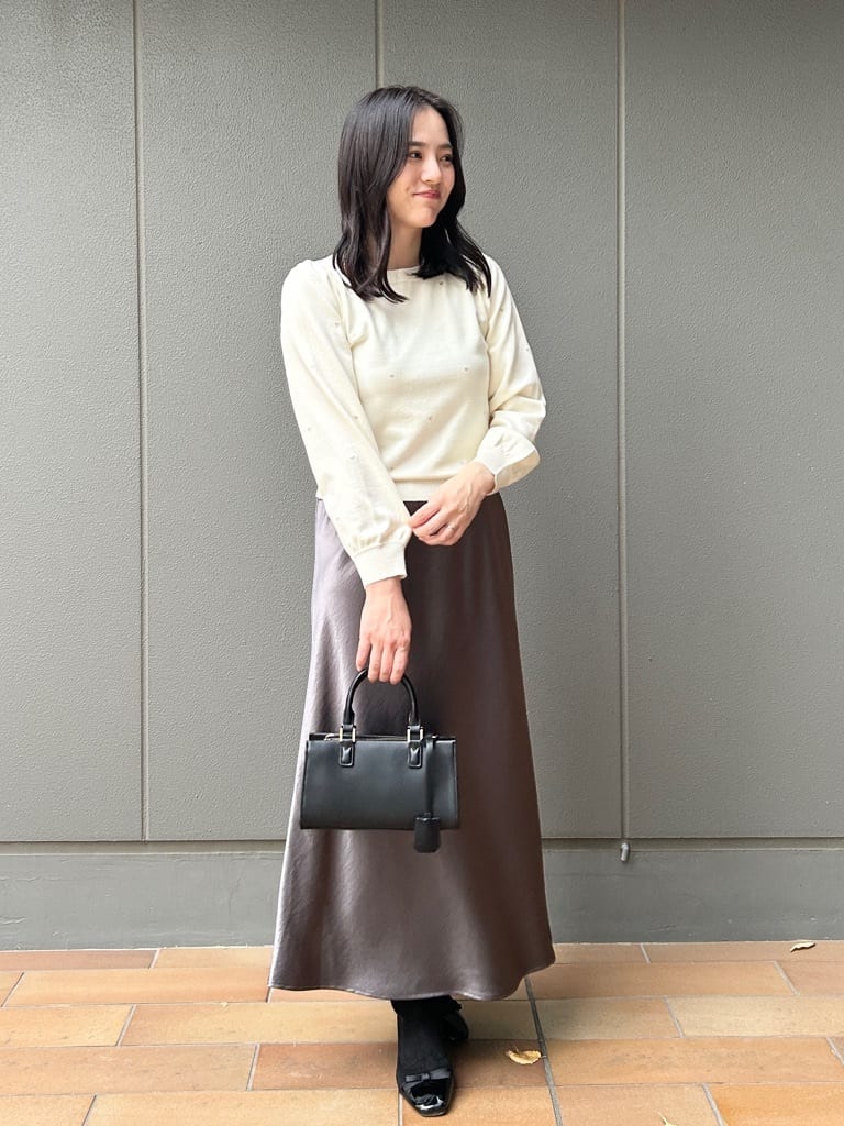 shinoさんの「Couture brooch｜シルキーヘビーサテンスカート」を使ったコーディネート