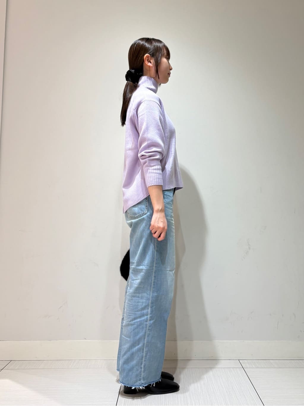 やなぎさんの「DRESSTERIOR｜センタープレス ワイドストレートデニム」を使ったコーディネート