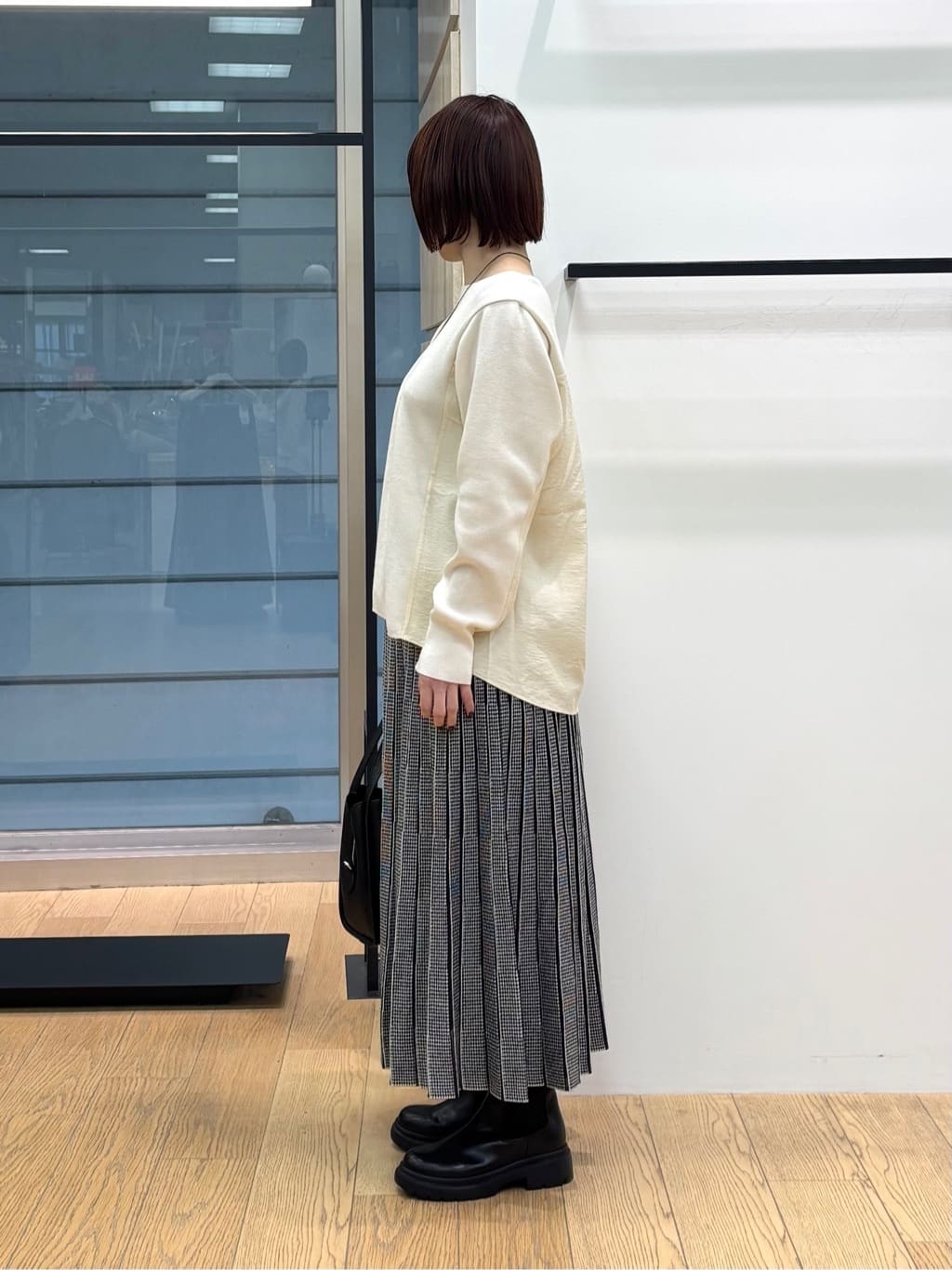 asamiさんの「INDIVI｜【洗える／選べる8色】トーンアップニット」を使ったコーディネート