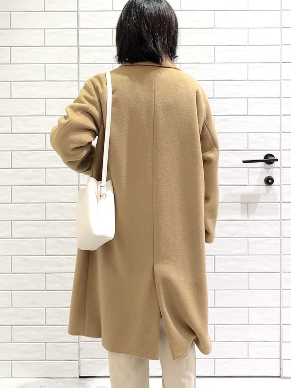 しおりさんの「OPAQUE.CLIP｜カシミヤブレンドウールチェスターコート」を使ったコーディネート