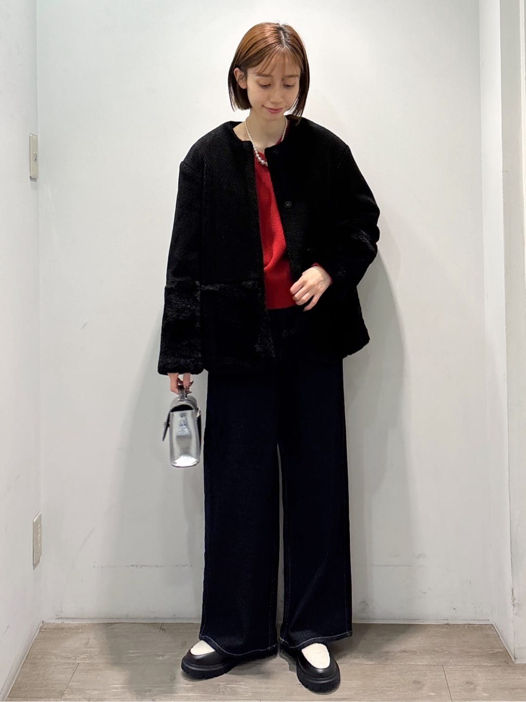 ぶまりんさんの「OPAQUE.CLIP｜Vネックラメニット【洗濯機OK】」を使ったコーディネート