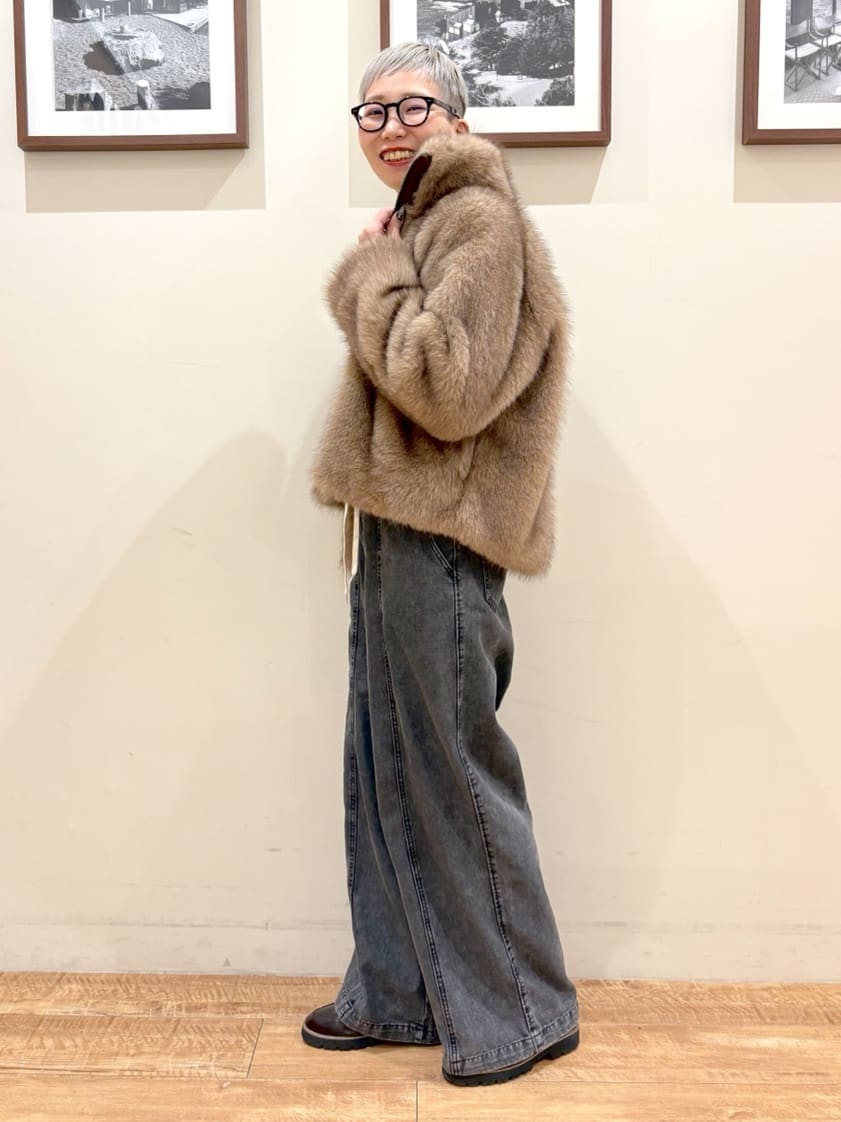 Ayumiさんの「SHOO･LA･RUE｜フェイクファーブルゾン」を使ったコーディネート