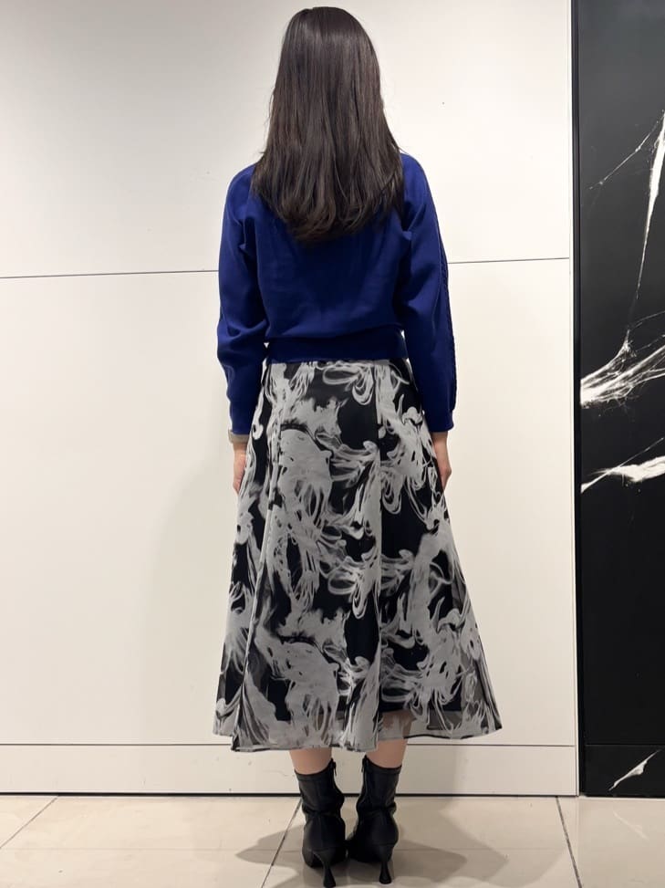 シオンさんの「COUP DE CHANCE｜【手洗い可／日本製】フラワー柄プリントスカート」を使ったコーディネート