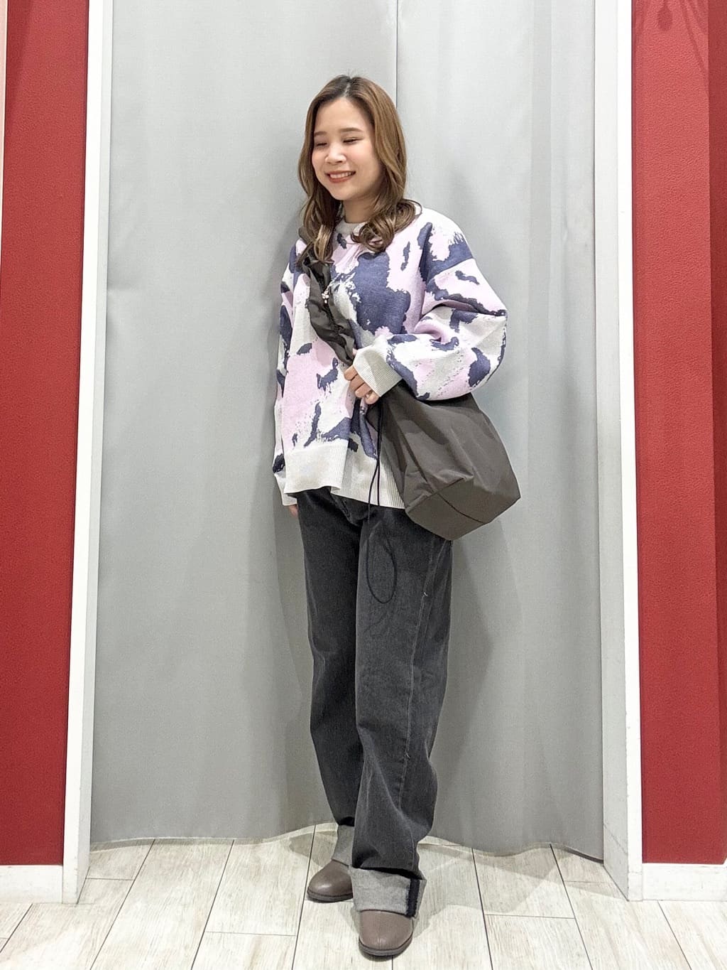 shioさんの「SHOO･LA･RUE｜【洗濯機可/S-LL】1枚で華やかに ラメ入りニュアンス柄ニット」を使ったコーディネート