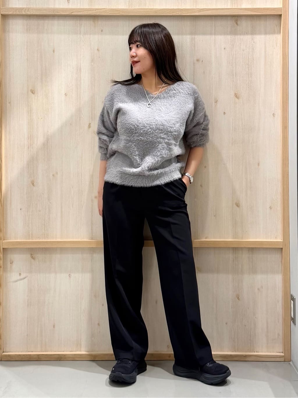 nanaさんの「THE SHOP TK｜【華やかで柔らか】ふわふわフェザーニット/洗える・前後2WAY」を使ったコーディネート