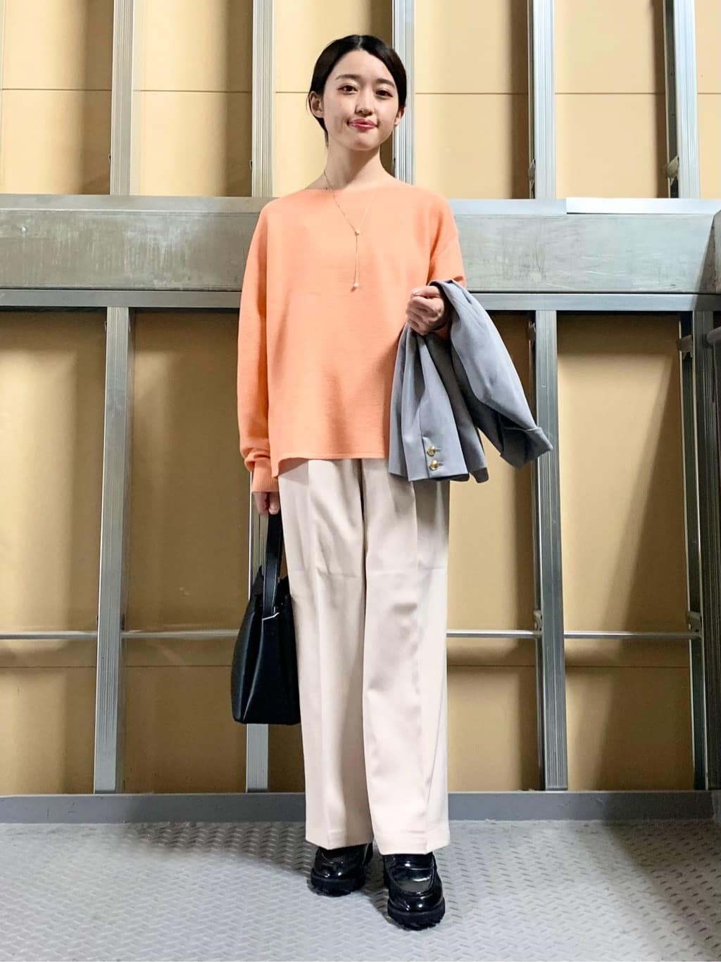 sahoさんの「THE SHOP TK｜【通勤にもデイリーにも】CAVIAN 金ボタンダブルブレストジャケット」を使ったコーディネート