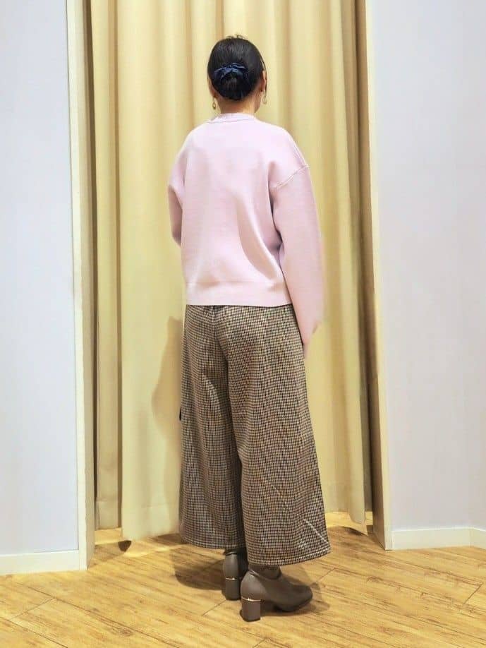 くまさんの「SHOO･LA･RUE｜【洗濯機可/S-LL】1枚でも羽織りでも 華やか上品カーデ」を使ったコーディネート