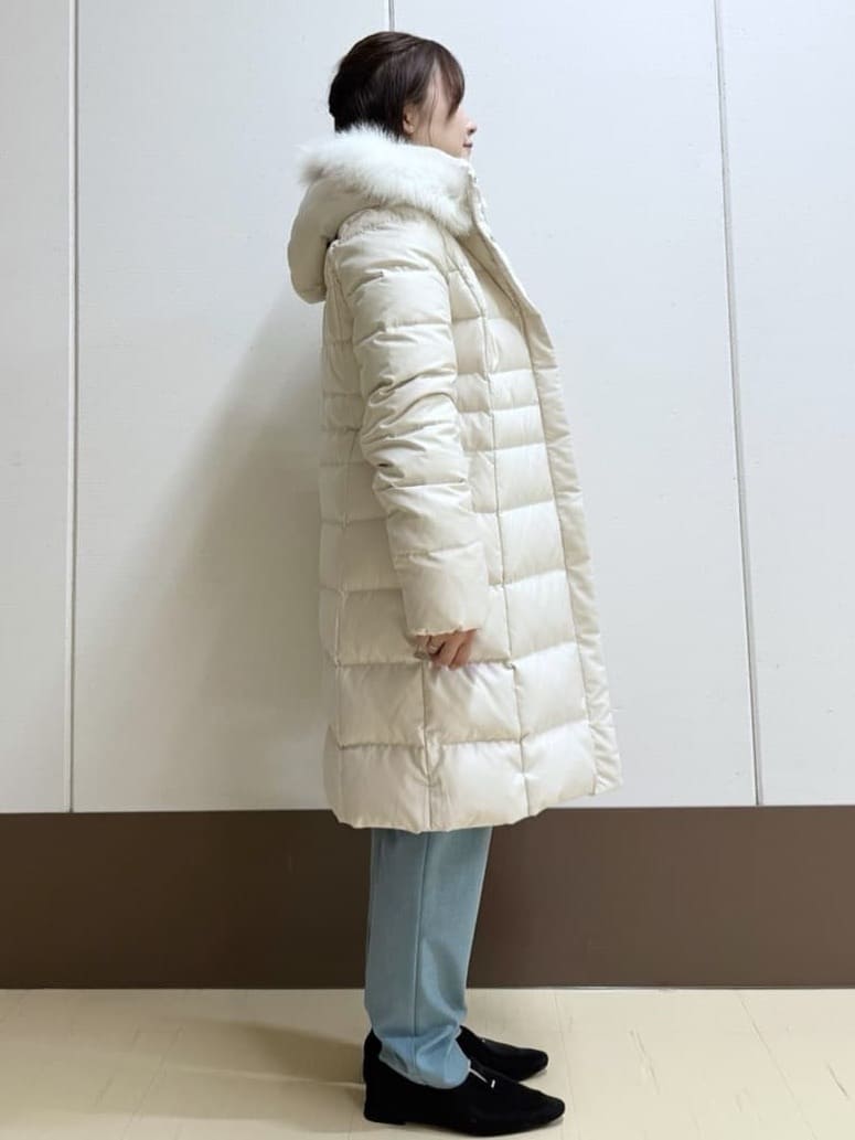 Rikoさんの「INDIVI｜【名品／撥水／抗菌防臭】ロング丈リサイクルダウンコート」を使ったコーディネート