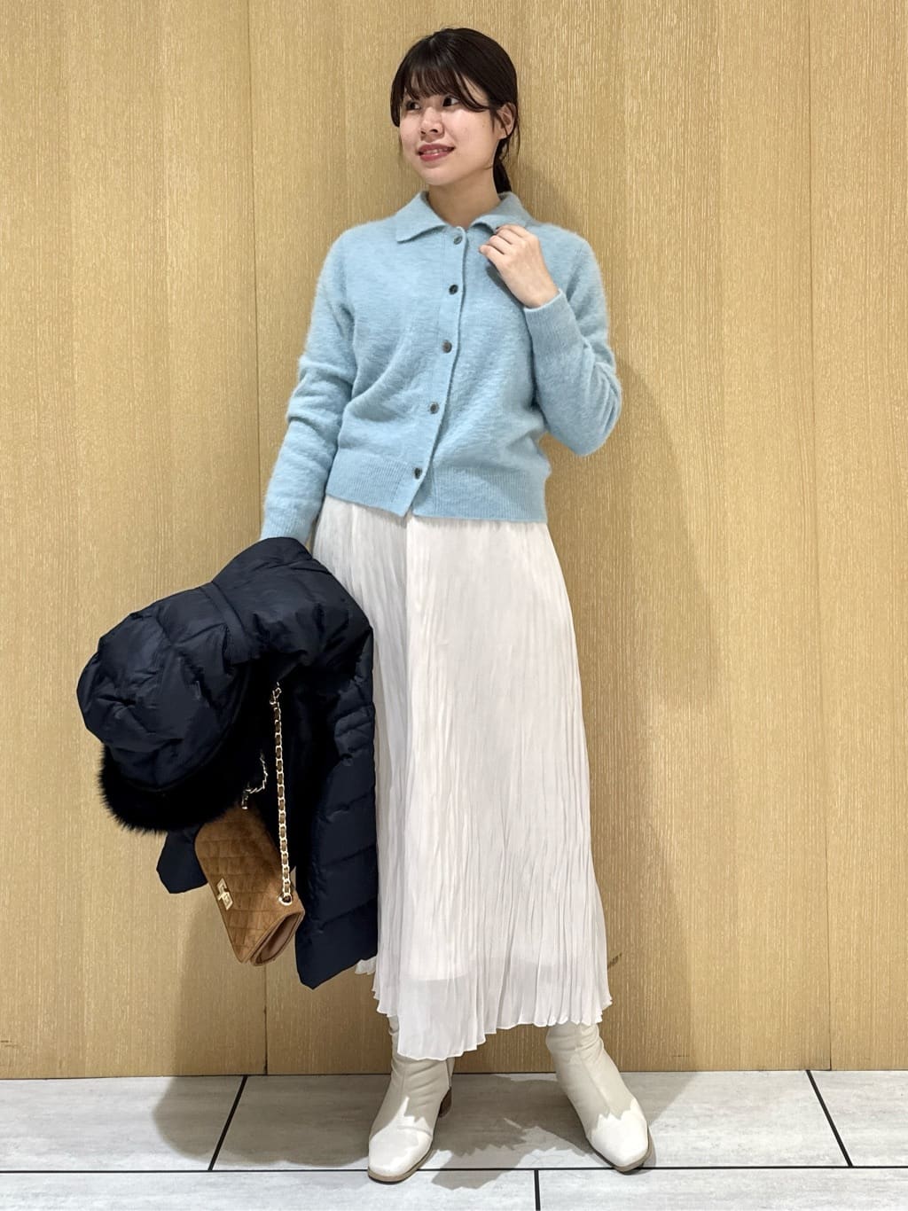 nanaさんの「UNTITLED｜【はっ水機能/フード取り外し可】ミディダウンコート」を使ったコーディネート