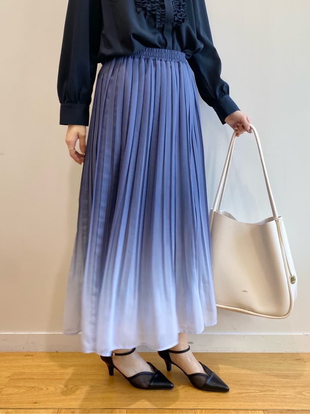 みさかさんの「index｜バンドカラーフリルブラウス【洗濯機OK／イージーアイロン】」を使ったコーディネート